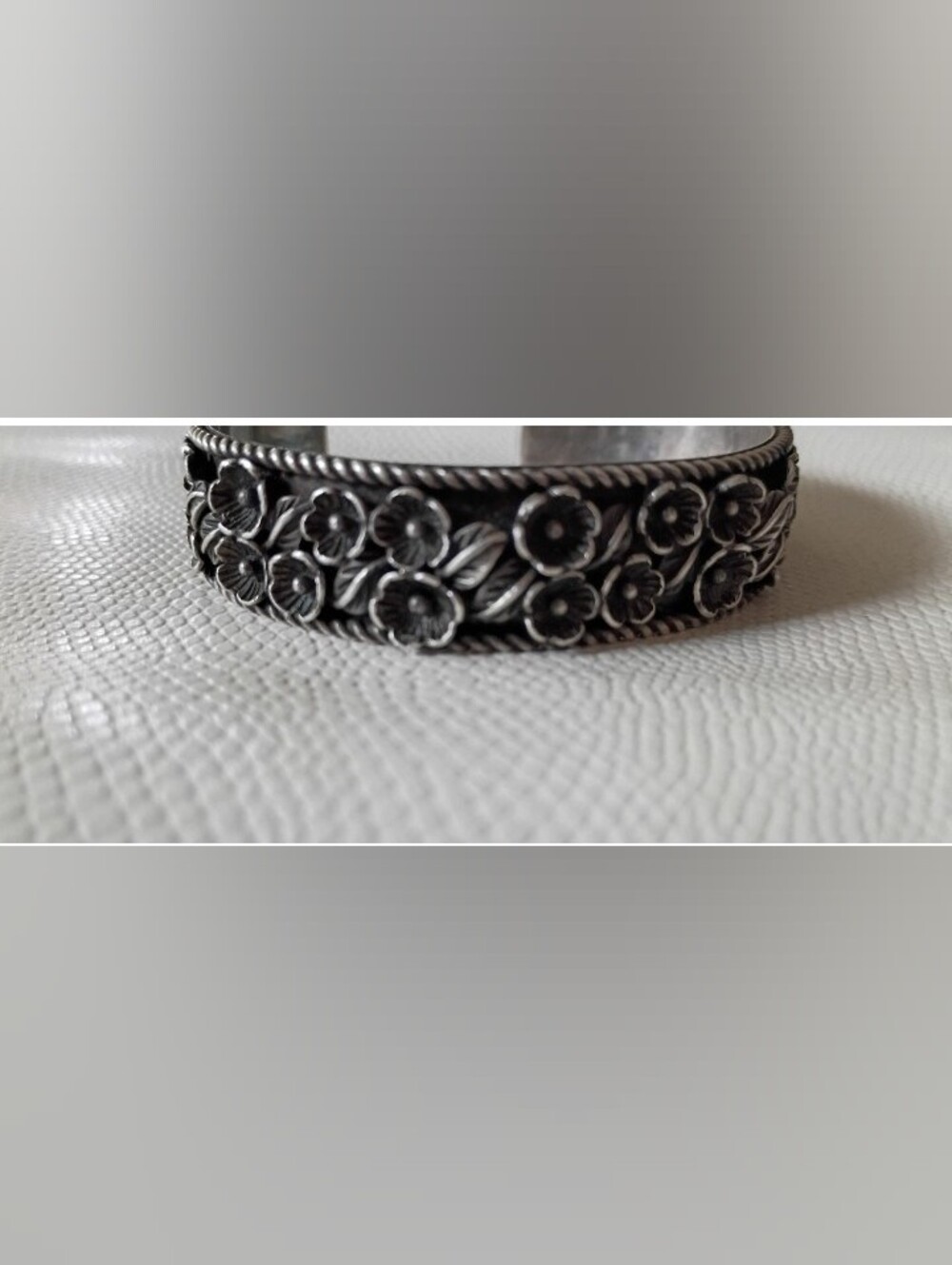 Rare & Gorgeous Vintage silver bracelet!